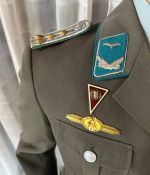 DDR NVA LSK Luftstreitkräfte Uniform Offizier Hauptmann Absolventenabzeichen