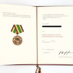 DDR NVA Urkunde Medaille für treue Dienste in der NVA Silber 1983 Hauptmann