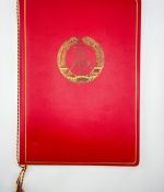 DDR GST Urkunde Ehrenplakette der Bezirksorganisation Cottbus der GST 1973 Major