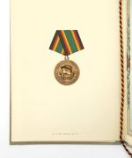 DDR NVA Urkunde Medaille für treue Dienste in der NVA Silber 1962 Hauptfeldwebel