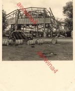 PKW NSU-Fiat 1100 Camouflage an zerstörten ital. Flugzeugen Flugplatz Bengasi