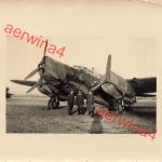 Deutsche Soldaten italienisches Flugzeug SM. 84 Flugplatz Bengasi Libyen Afrika