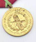 DDR Verdienstmedaille der Grenztruppen der DDR in Gold Bartel 280c