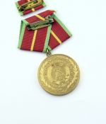 DDR Verdienstmedaille der Grenztruppen der DDR in Gold Bartel 280c