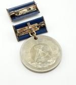 DDR Medaille für hervorragende Leistungen im Finanzwesen, Bartel Nr. 292 a