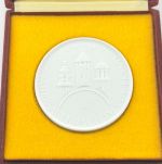 DDR Meissner Porzellan Medaille 700 Jahre Auerbach 1282-1982 weiß mit Etui