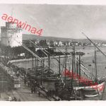 Strassenbahn am Weißen Turm am Hafen Saloniki Griechenland