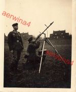 Fliegerwache deutscher Soldat mit MG-34 auf Dreibein Flandern Belgien