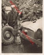 Soldaten Reifenwechsel am LKW Krupp-Protze beim Jøssingfjord Rogaland Norwegen