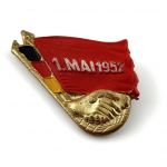 DDR Papp Abzeichen 1.Mai 1952
