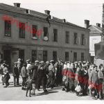 Österreicher stehen wegen Essen in Gramatneusiedl Marienthal Österreich