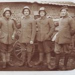 Foto AK 1.WK Deutsche Sturmsoldaten Stahlhelm Flandern Belgien