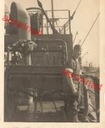 Deutscher Soldat auf Truppentransporter im Hafen von Antwerpen Belgien