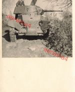 Deutscher Soldat auf russischen Panzer BT-7 bei Wilna Litauen Ostfront