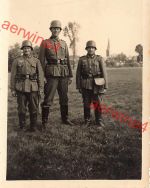 Deutsche Soldaten die kleinsten und der Größte des Regiments