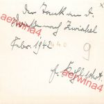 Deutscher Stabsarzt am russischen Panzer T-26 in Zwiahel Ukraine Ostfront