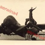 Technischer Dienst auf Flugzeug Ju88 Flugplatz Elefsina b. Athen Griechenland