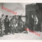 Deutsche Piloten mit Kamel am Fort Benina am Flugplatz Bengasi Libyen Afrika