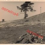 Deutsche Soldaten mit Tornister Funkgerät St. Pierre Roye Frankreich