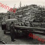 Deutsche Soldaten mit LKW Chevrolet Sattelzug Holzlager Salla Lappland Finnland