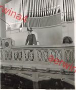 Deutscher Soldat an Orgel Kirche in Kemi Finnland