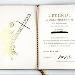 DDR Ehrengeschenk für 25 Jahre Treue Dienste mit Urkunde Oberstleutnant 1974