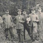 Foto-AK 1.WK Bayrische Soldaten mit Militär-Verdienstkreuz nach Verleihung