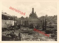 Zerstörte Autowerkstatt am Rathaus Rethel Frankreich