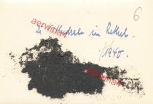 Deutscher Soldat an zerstörter Kirche in Rethel Frankreich