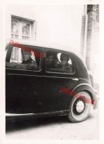 Deutsche Soldaten franz. Beute PKW Renault Primaquatre Arcis-sur-Aube Frankreich