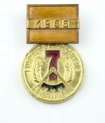 DDR Medaille für ausgezeichnete Leistungen 7 Jahres Plan 1966