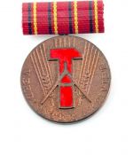 DDR Verdienter Aktivist im Etui Bartel 54 f