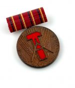 DDR Verdienter Aktivist im Etui Bartel 54 f