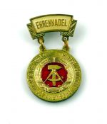 DDR Ehrennadel für Verdienste im sozialistischen Bildungswesen