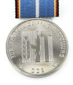 DDR Medaille langjährige Pflichterfüllung Stärkung der Landesverteidung Silber