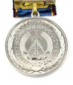 DDR Medaille langjährige Pflichterfüllung Stärkung der Landesverteidung Silber