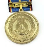 DDR Medaille langjährige Pflichterfüllung Stärkung der Landesverteidung Gold