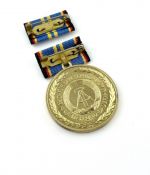 DDR Medaille langjährige Pflichterfüllung Stärkung Landesverteidung Gold 40Jahre