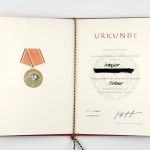DDR NVA Urkunde Verdienstmedaille der Nationalen Volksarmee Silber 1974 Major
