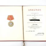 DDR NVA Urkunde Verdienstmedaille der NVA Bronze 1973 Major Stasi