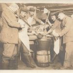 Foto-AK 1.WK Deutsche Soldaten Feldköche beim Schlachten Grodno