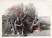 Deutsche Solodaten am Bunker Unterstand mit MG-34