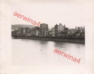Blick auf zerstörte Häuser an der Mosel in Epinal Frankreich