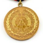 DDR NVA Medaille für treue Dienste in der Nationalen Volksarmee in Gold 20 Jahre