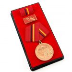 DDR MdI Verdienstmedaille der Kampfgruppen Urkunde 1977 Leutnant der VP