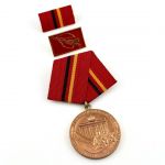 DDR MdI Verdienstmedaille der Kampfgruppen Urkunde 1977 Leutnant der VP