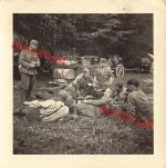 Rast deutsche Soldaten am PKW bei Wavre Belgien