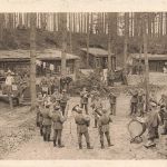 AK 1.WK Rössnersdorf Platzmusik Militärlager Soldaten 1917 Patriotika Postkarte