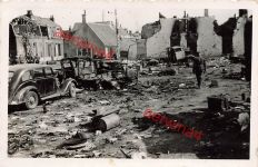 Zerstörte Fahrzeuge PKW Peugeot 402 bei La Panne Flandern Belgien