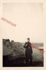 Wache deutscher Soldat an der 8,8 cm Flak Stellung Merseburg